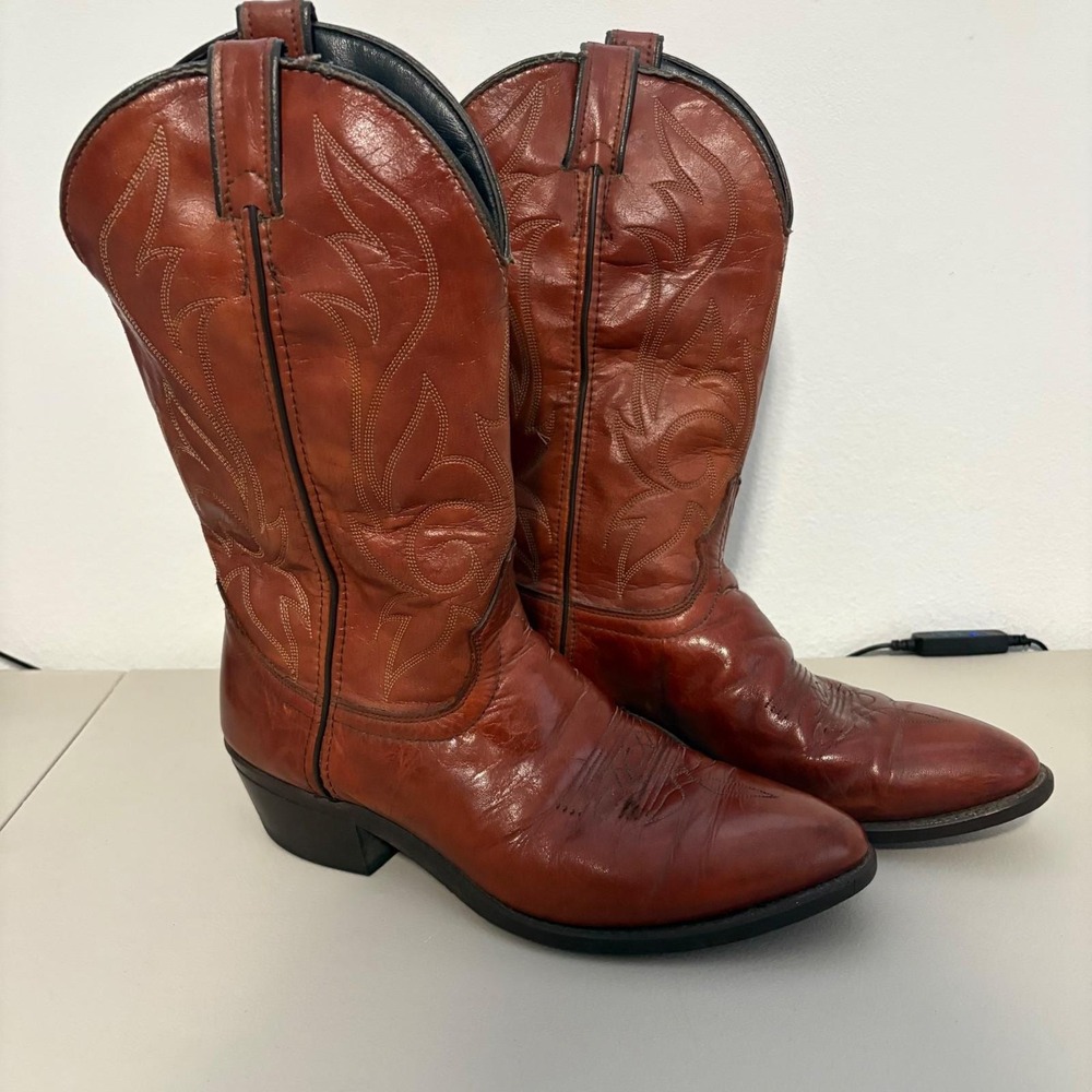 VTG LAREDO Cognac Brown Leather Western Cowboy Boots Pointed Toe Stitched Detail